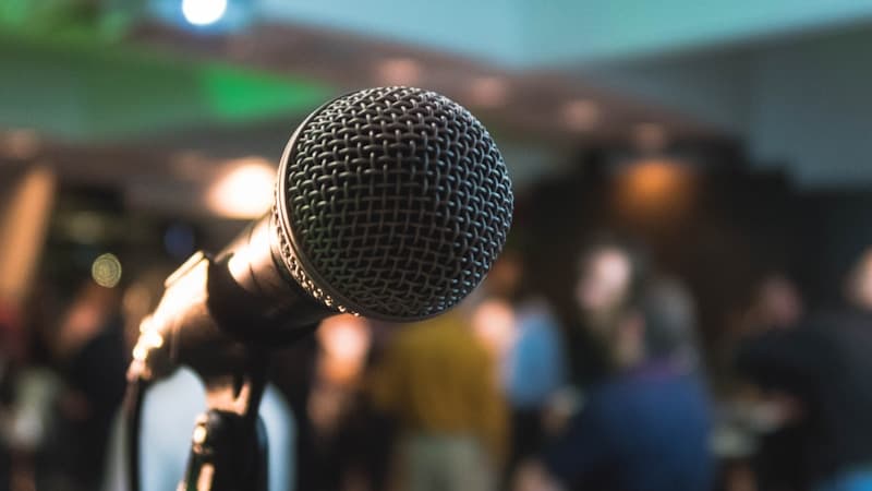 How to Give a Presentation in English (A Step-by-Step Guide)