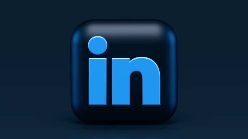 How to Write a LinkedIn Profile in English That Actually Gets Noticed